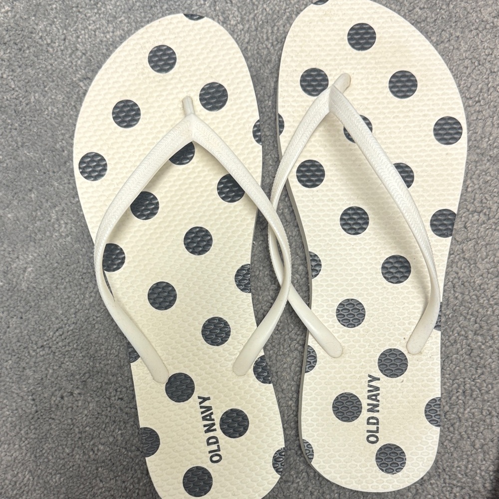 Old Navy Women's Sandals - Cream and Black Polka Dot